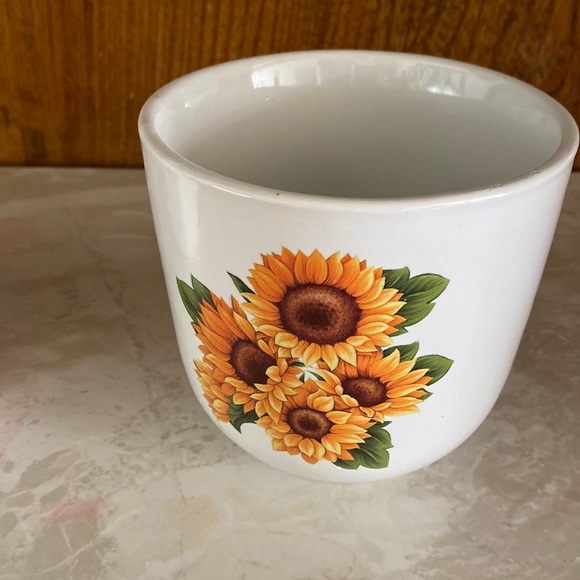 Sunflower ceramic planter pot - Picture 1 of 2